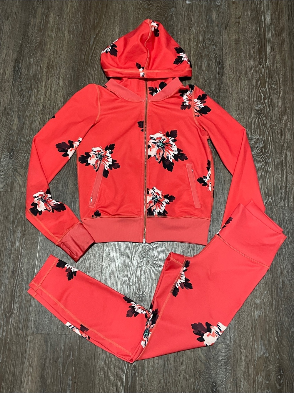 *RARE Like New Lululemon Atomic Flower Parfait Pink Red Set. Size Top 2/Bottom 4